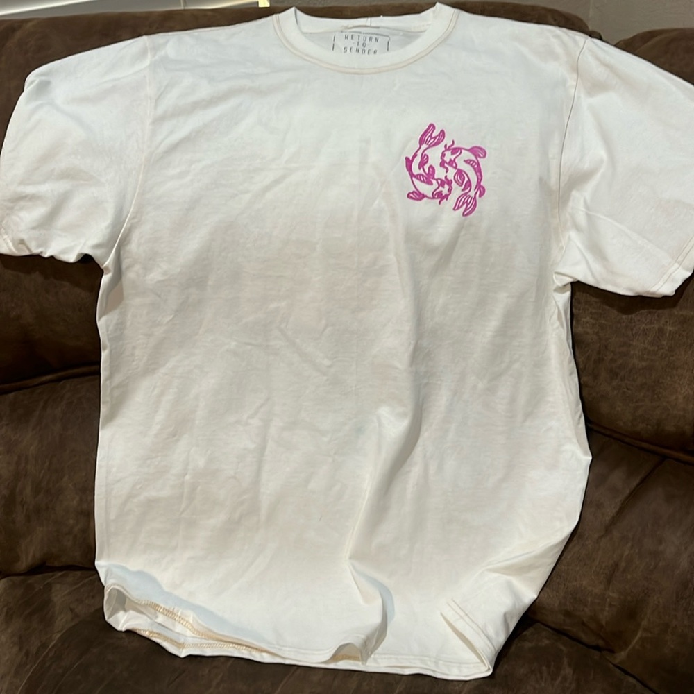 Men’s large T shirt brand is “return to sender”